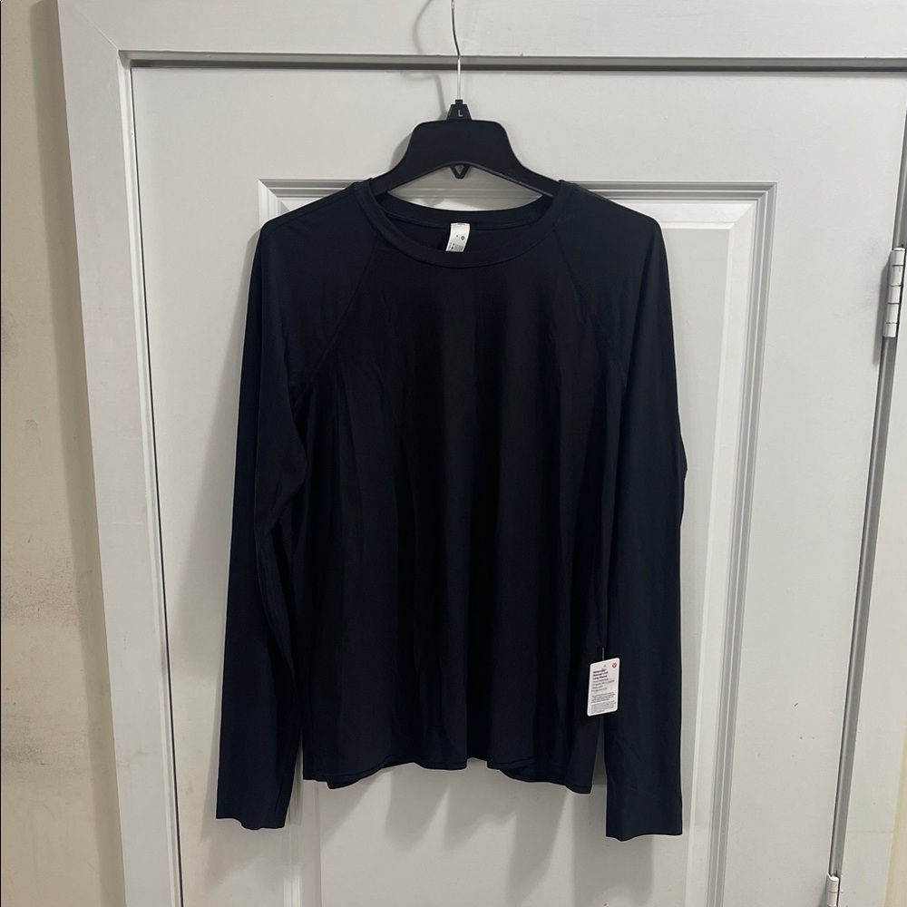 Lululemon black Long Sleeve water slide relaxed uvp top medium